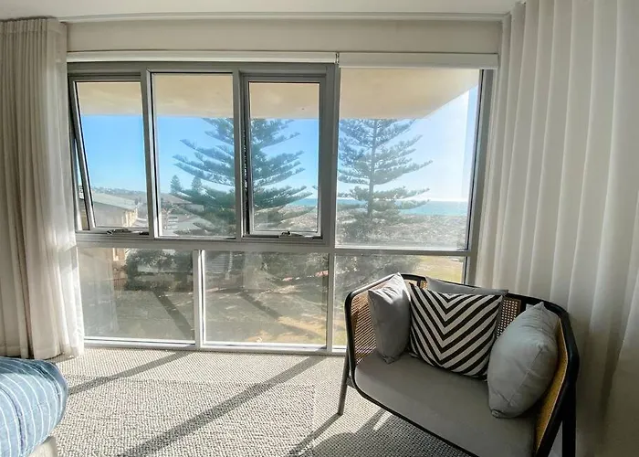 Honeyb - 2 Bed Apt On The Beach