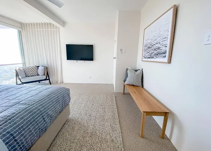 Honeyb - 2 Bed Apt On The Beach